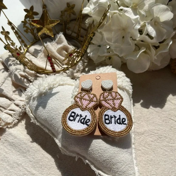 Adorable Bride beaded earrings - Picture 2 of 2